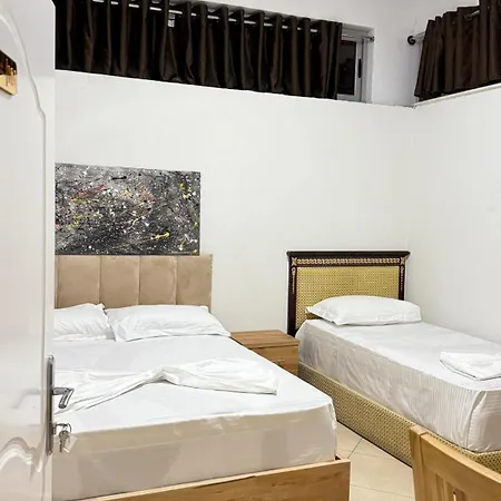 Ora Appartments Ostello *